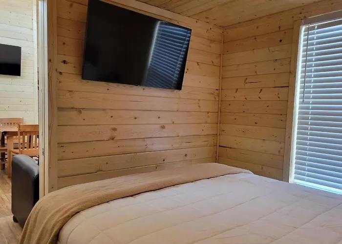 076 Tiny Nr Grand Canyon South Rim Sleeps 8 Chalet